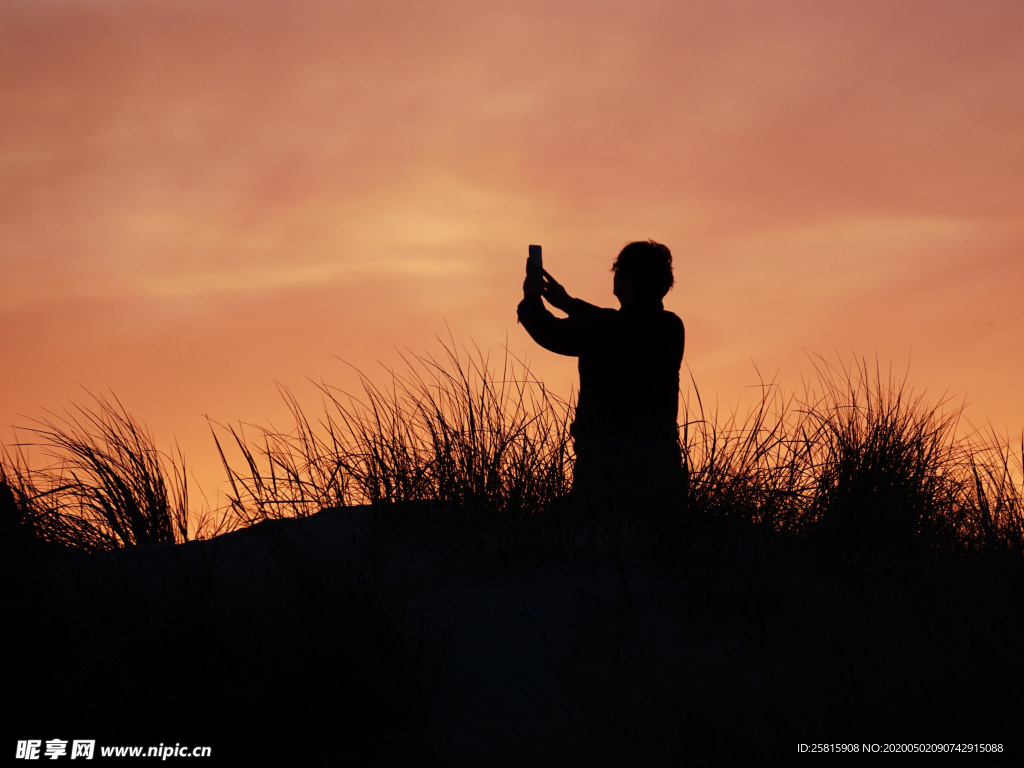 人物剪影轮廓摄影图片