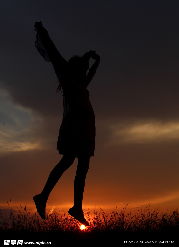 人物剪影轮廓摄影图片