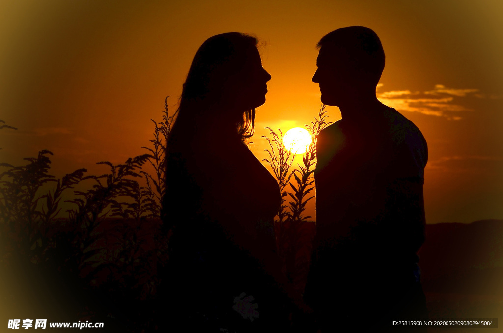 人物剪影轮廓摄影图片