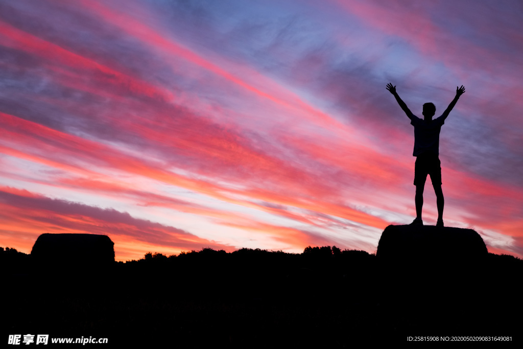 人物剪影轮廓摄影图片