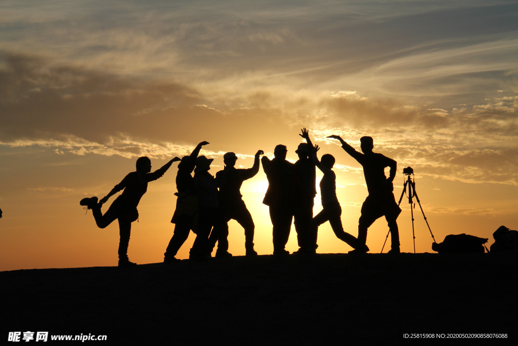 人物剪影轮廓摄影图片