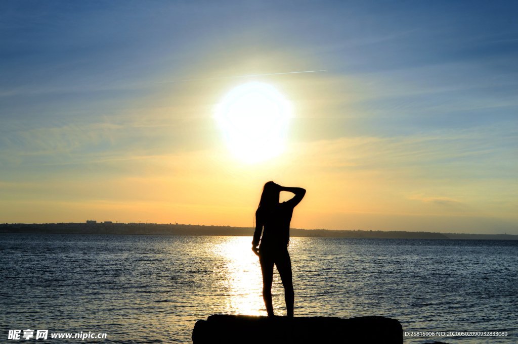 人物剪影轮廓摄影图片