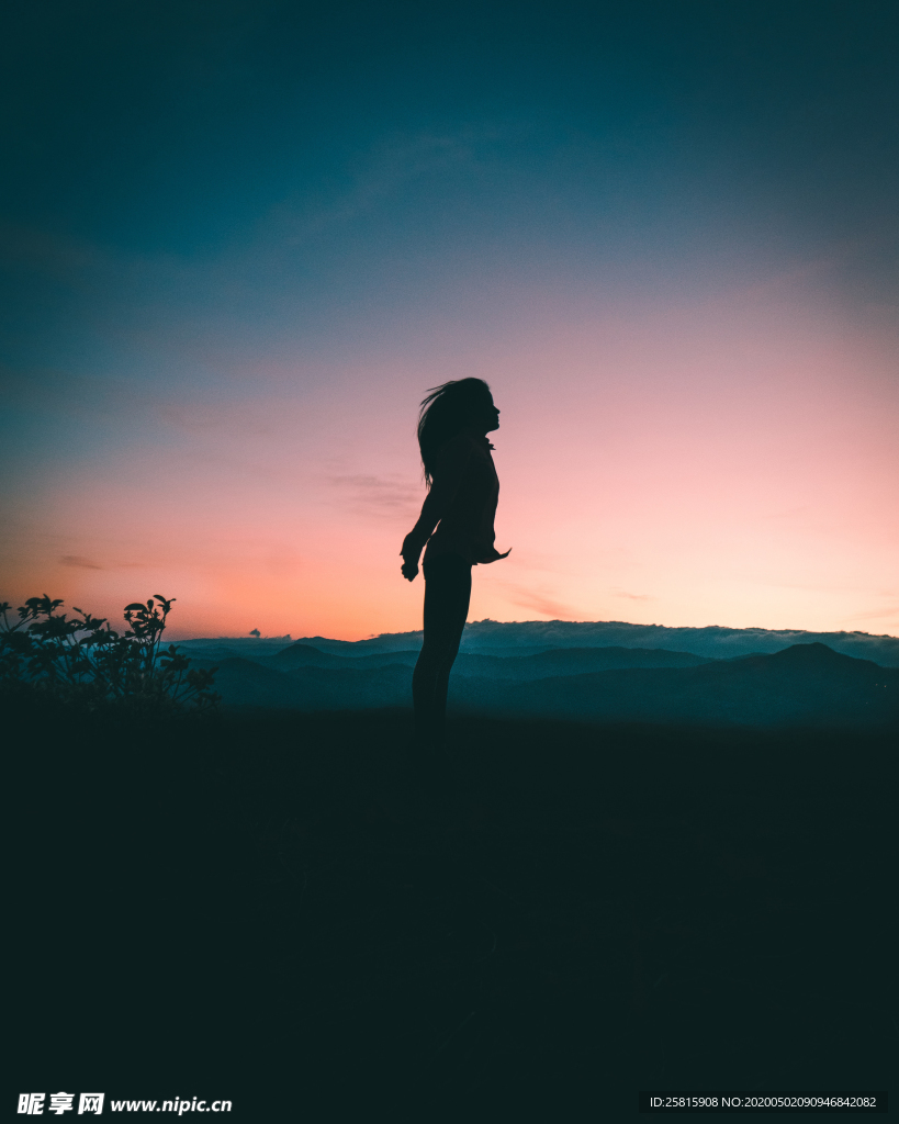 人物剪影轮廓摄影图片