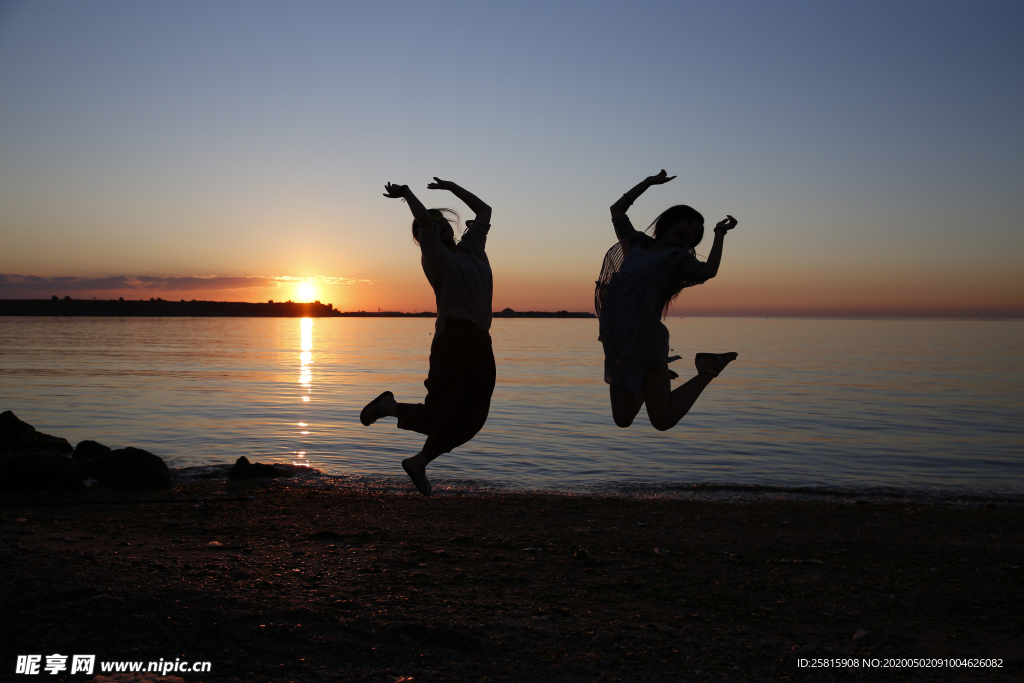 人物剪影轮廓摄影图片