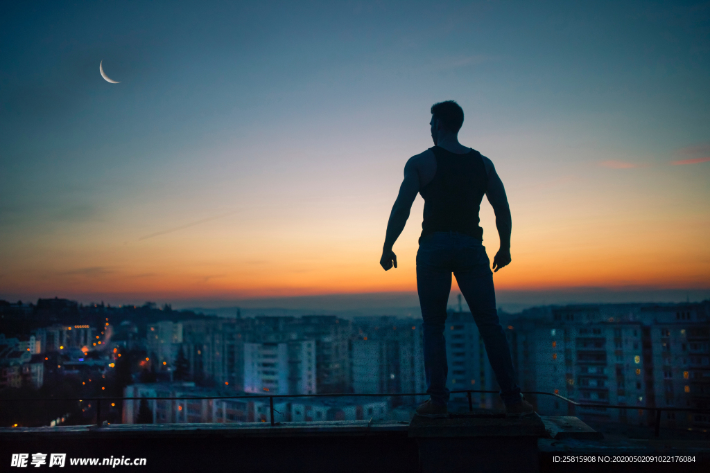 人物剪影轮廓摄影图片