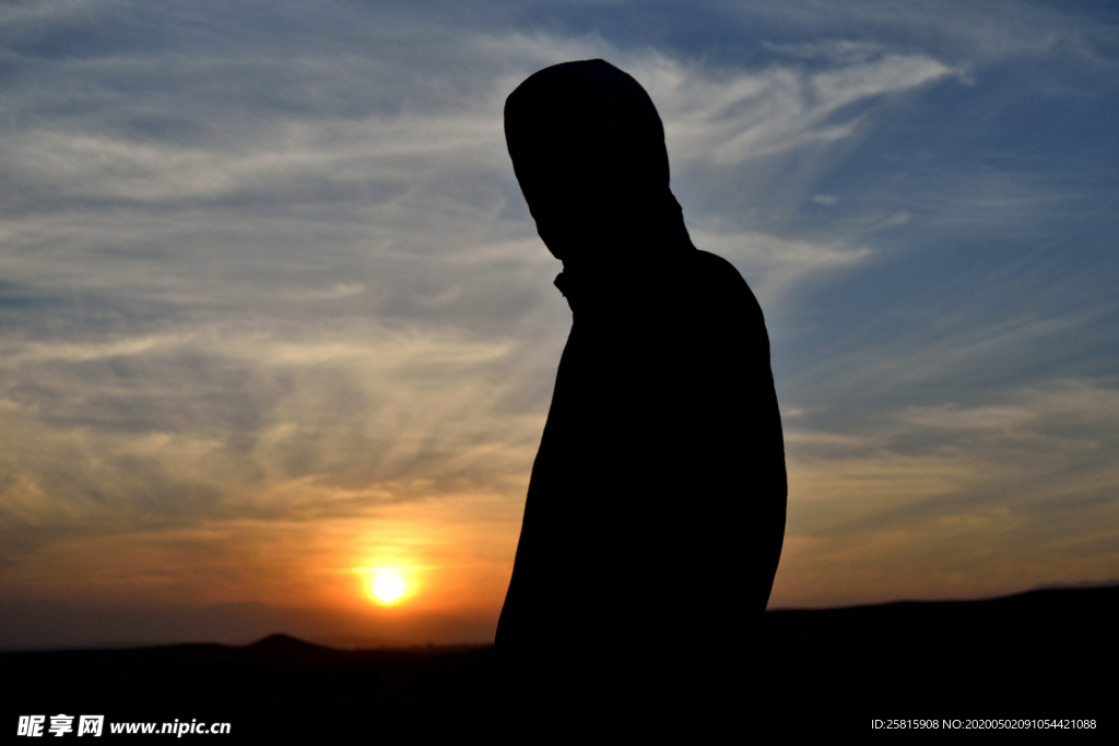 人物剪影轮廓摄影图片