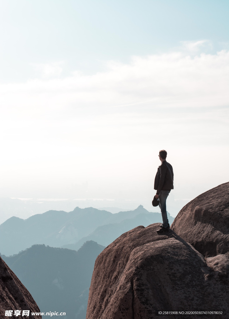 青年背影轮廓图片