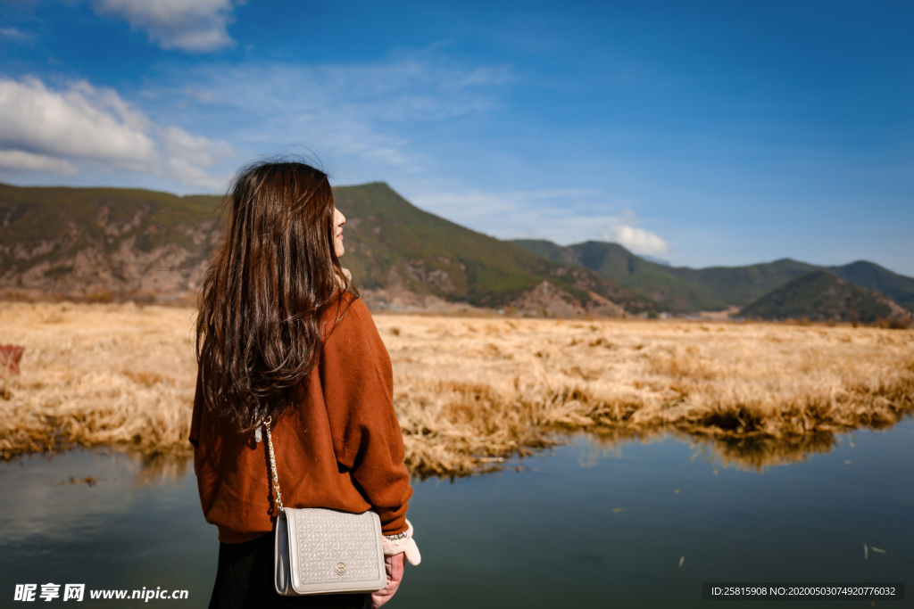 女生背影轮廓图片
