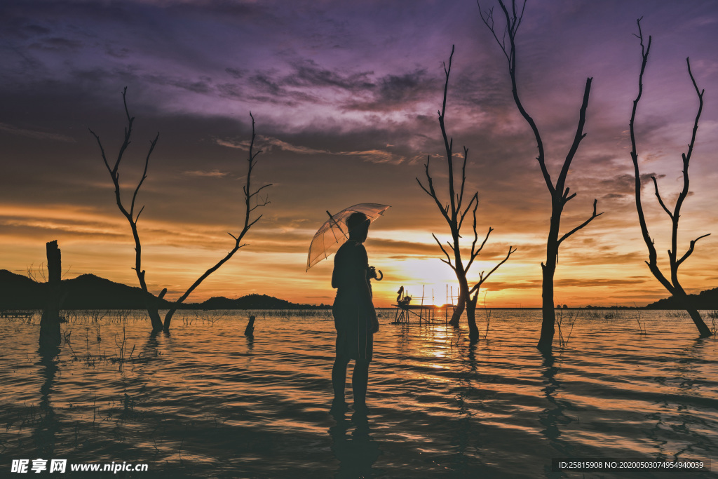 人物剪影轮廓摄影图片