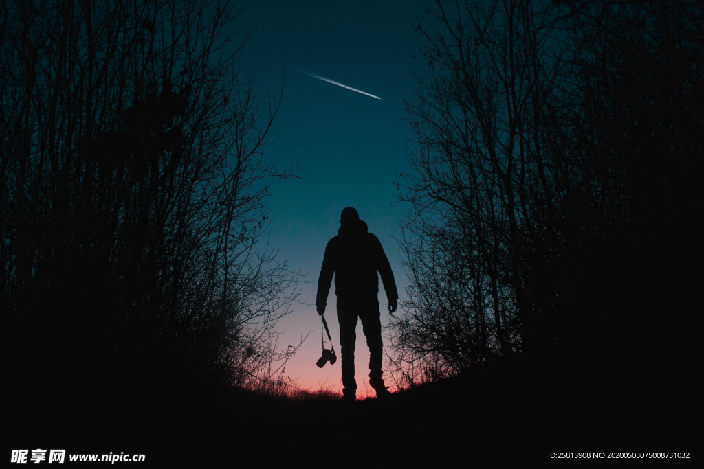 人物剪影轮廓摄影图片