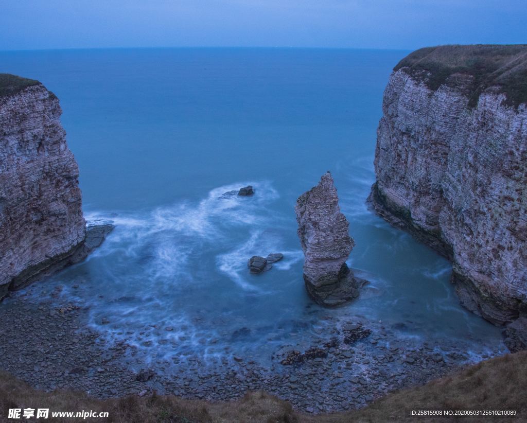 海岸悬崖峭壁图片