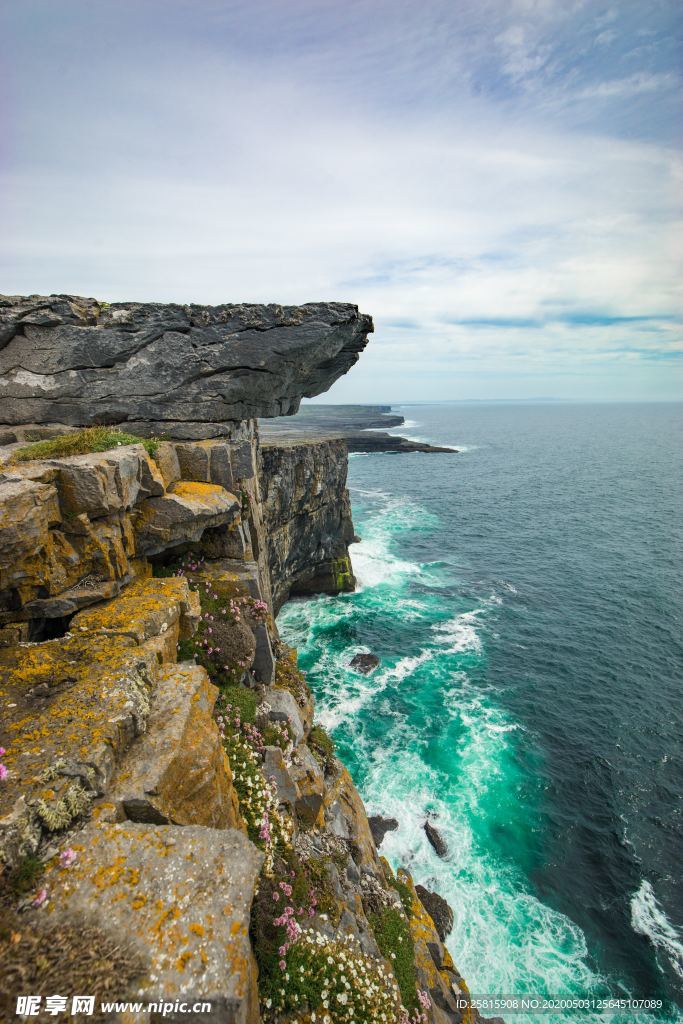 海岸悬崖峭壁图片