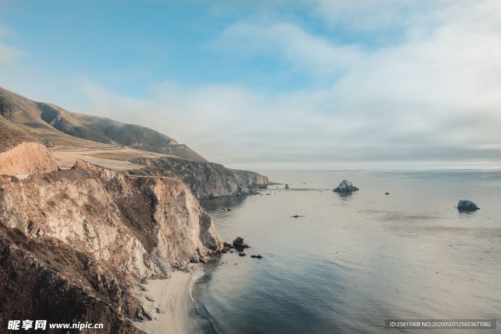 海岸悬崖峭壁图片