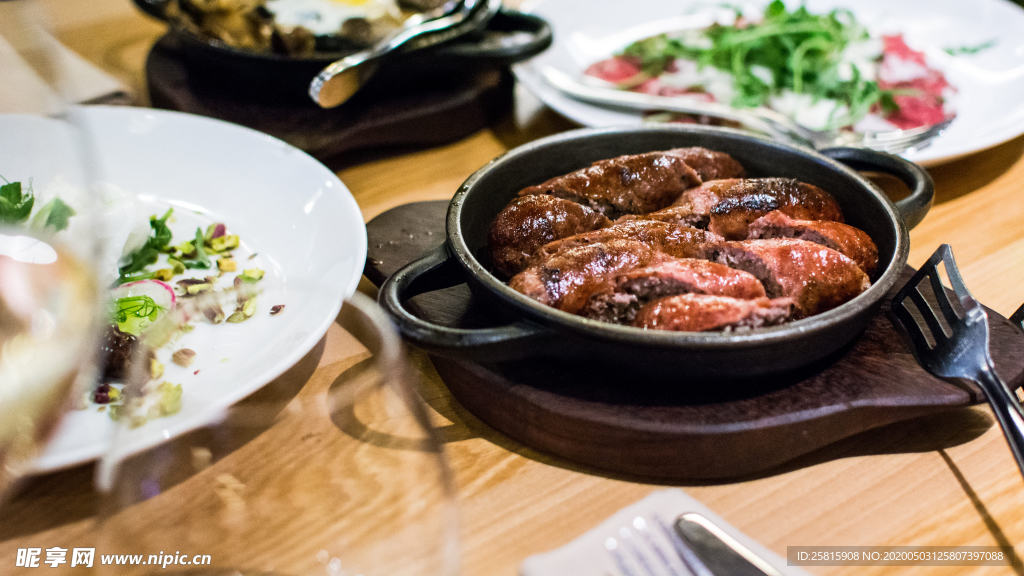 牛排精致美味图片