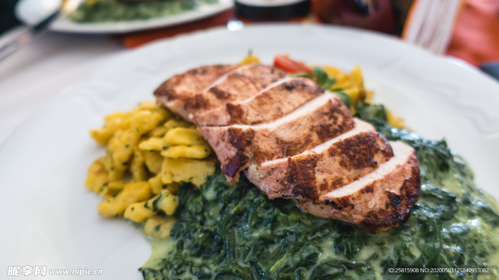 牛排精致美味图片