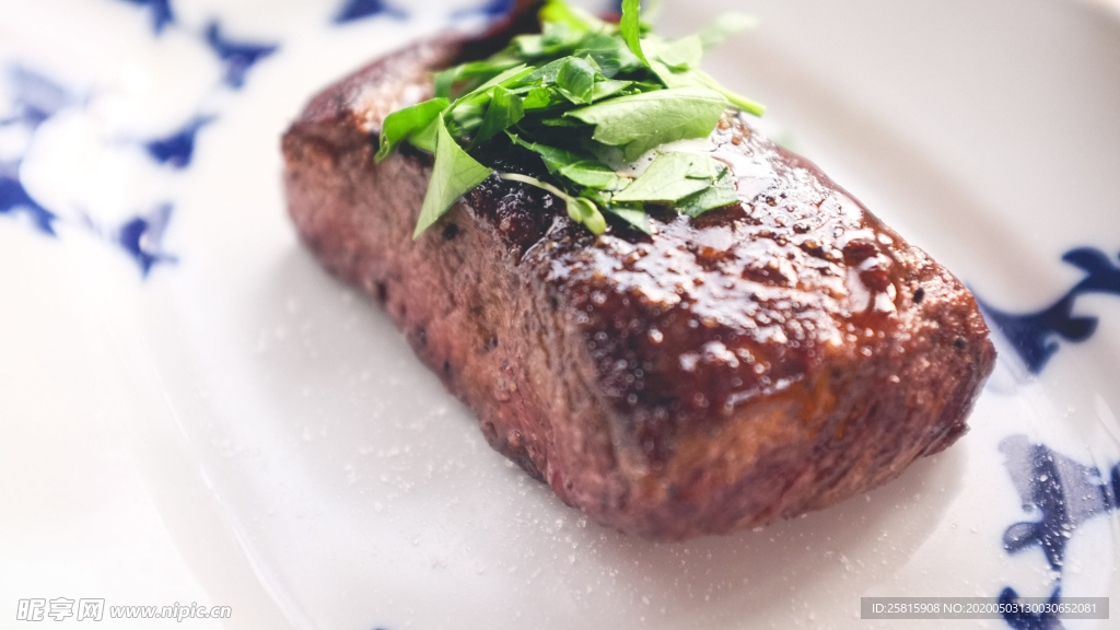 牛排精致美味图片