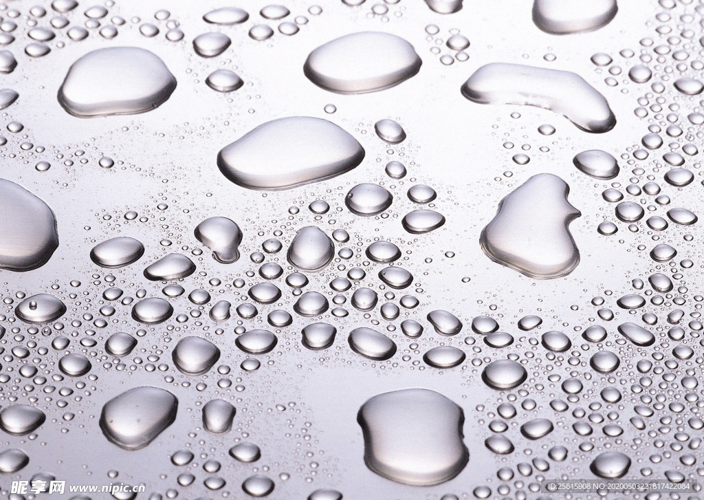 金属上的水珠图片