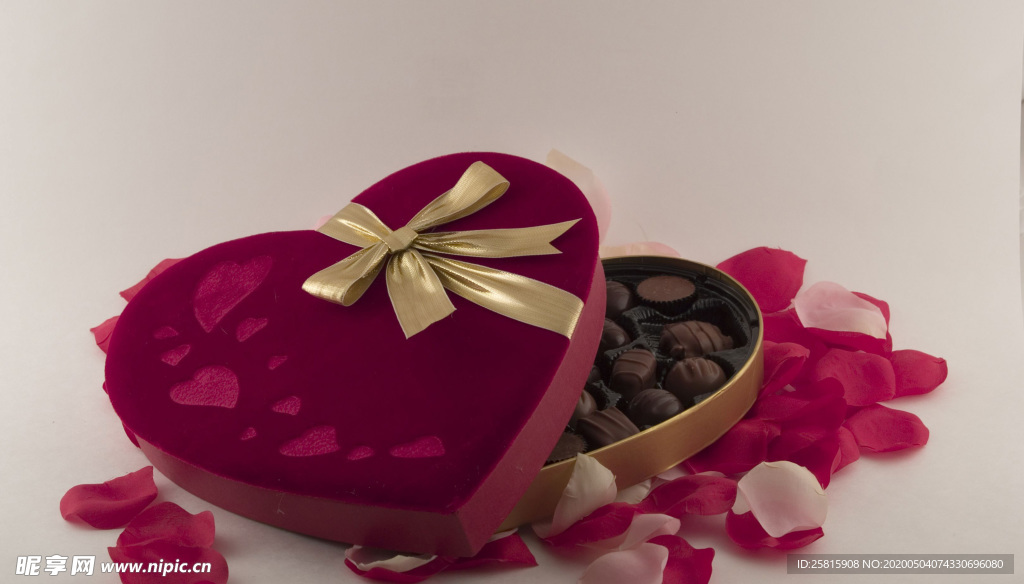 心形巧克力美味可口图片