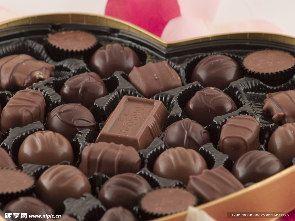 心形巧克力美味可口图片