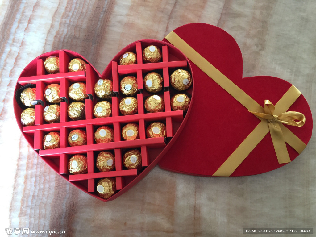 心形巧克力美味可口图片