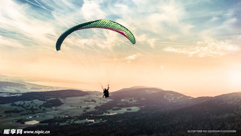 滑翔伞跳伞飞行图片