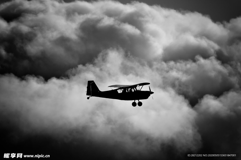 飞机黑白摄影