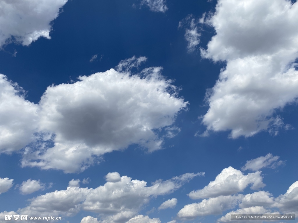 蓝天白云