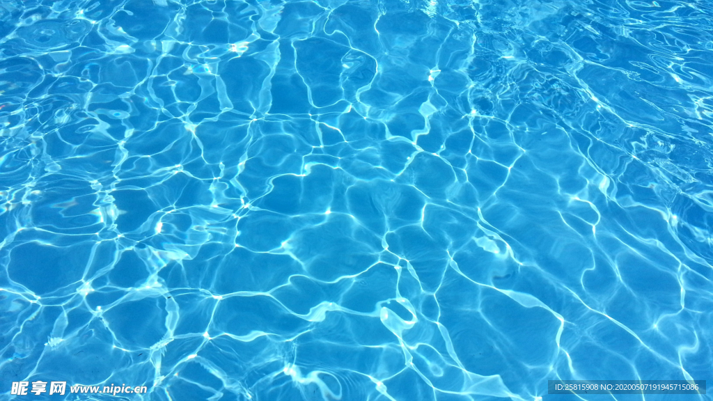 波光粼粼的水面图片