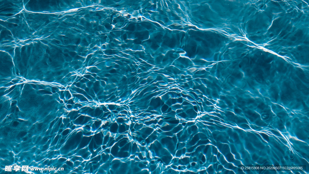 波光粼粼的水面图片