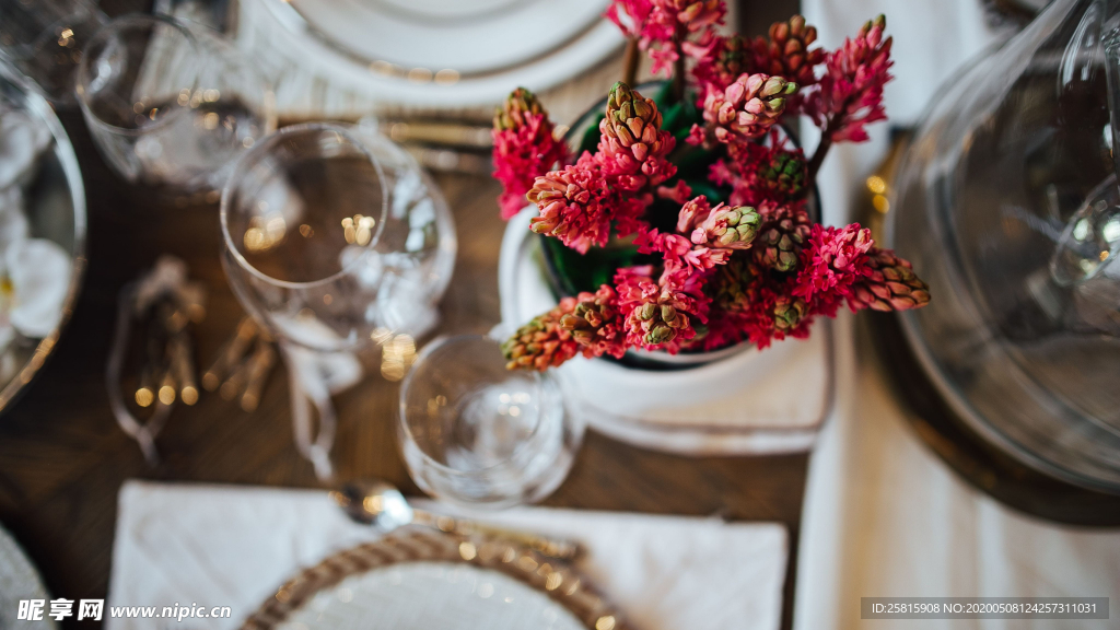 高脚杯红酒杯图片