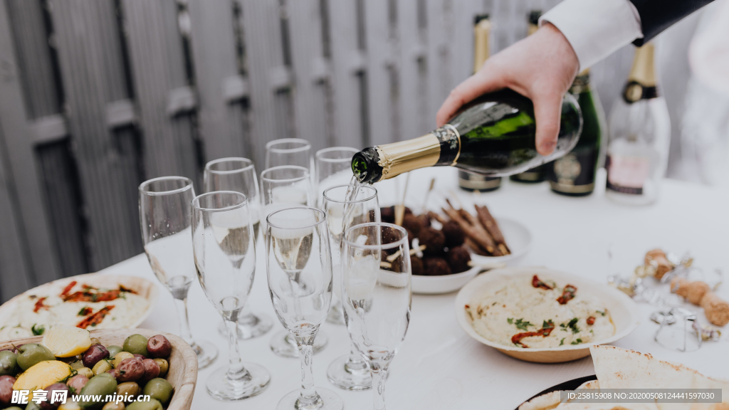 高脚杯红酒杯图片