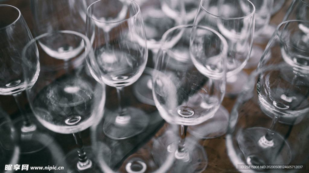 高脚杯红酒杯图片