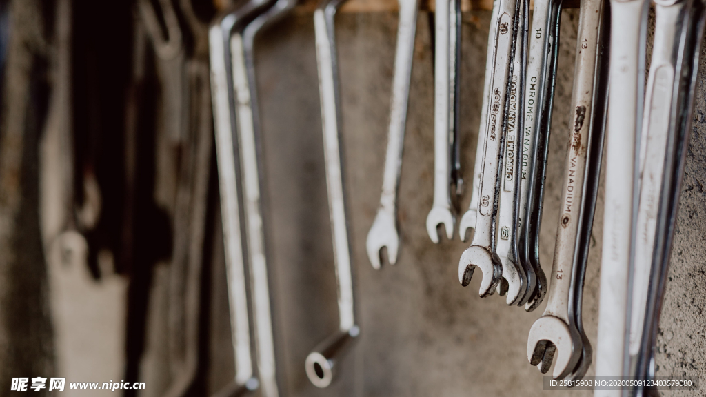 扳手五金工具图片