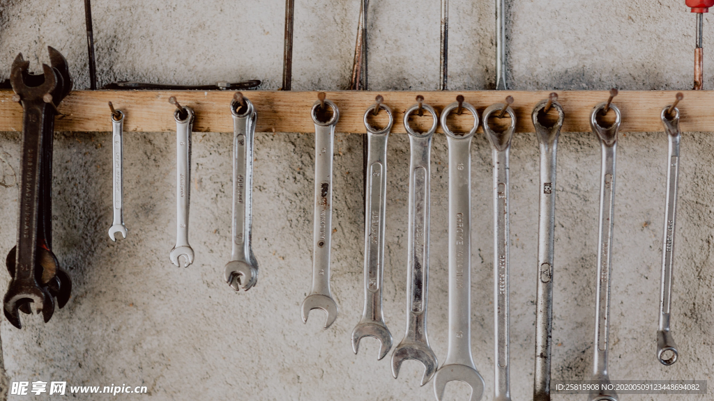 扳手五金工具图片