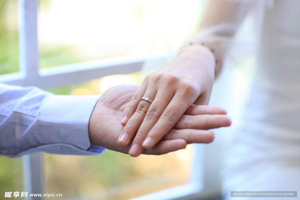 牵手握手拉手情侣图片