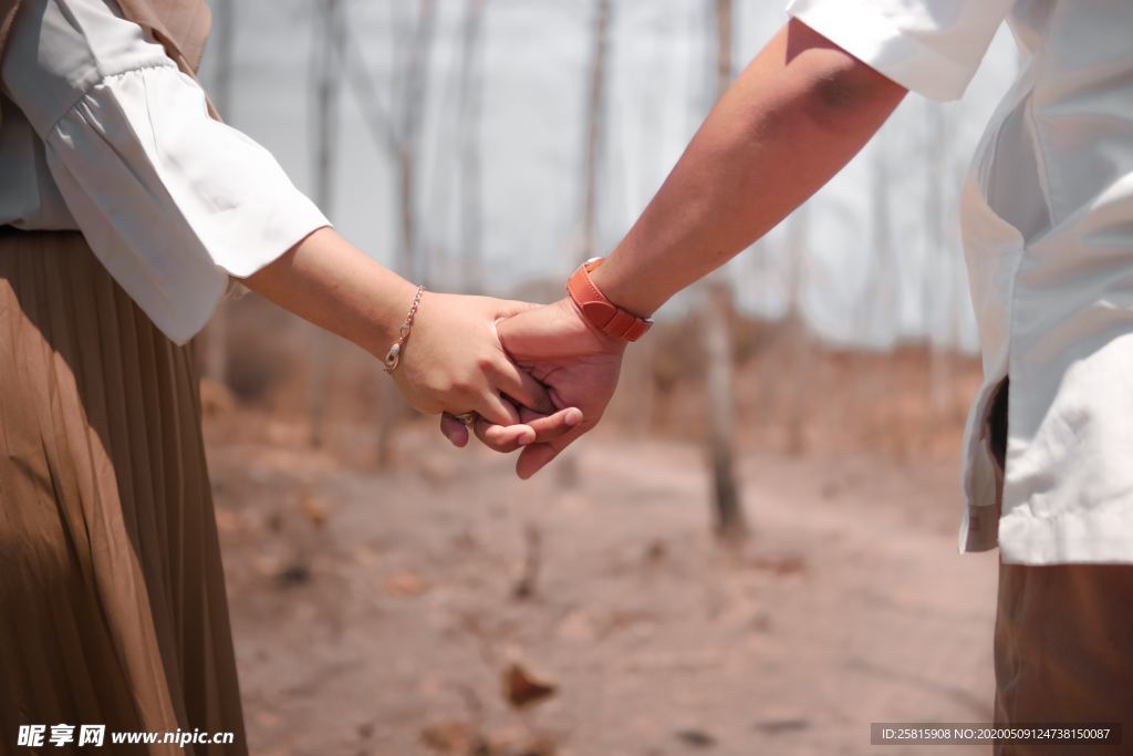 牵手握手拉手情侣图片
