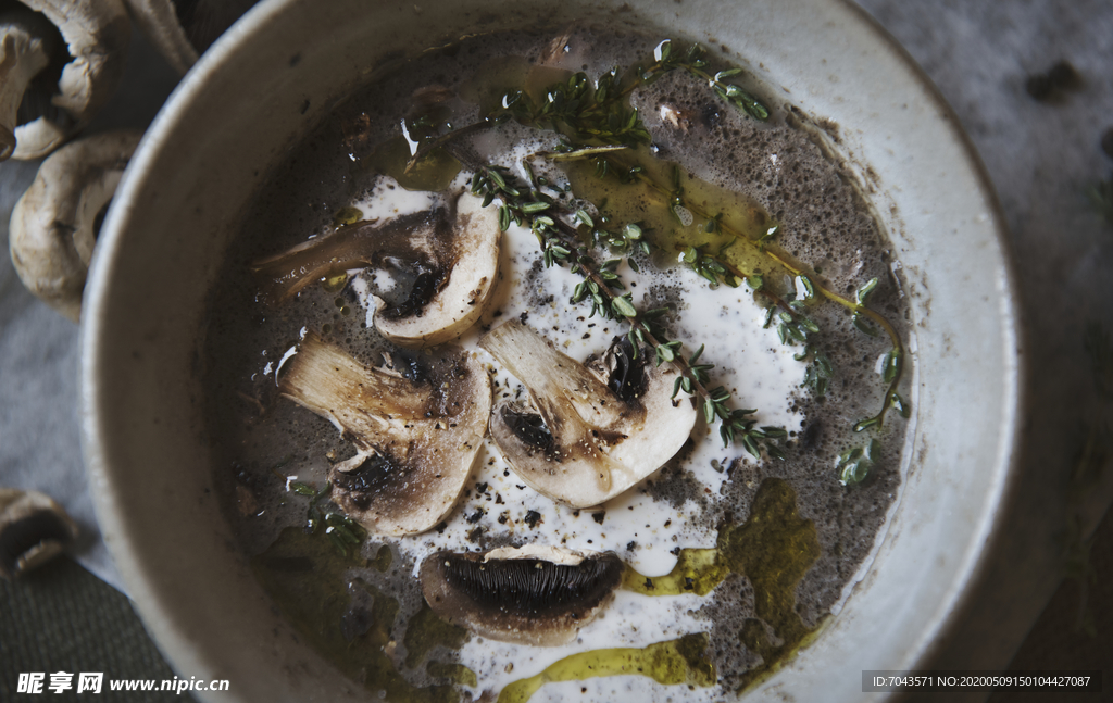 自制蘑菇汤食品摄影食谱