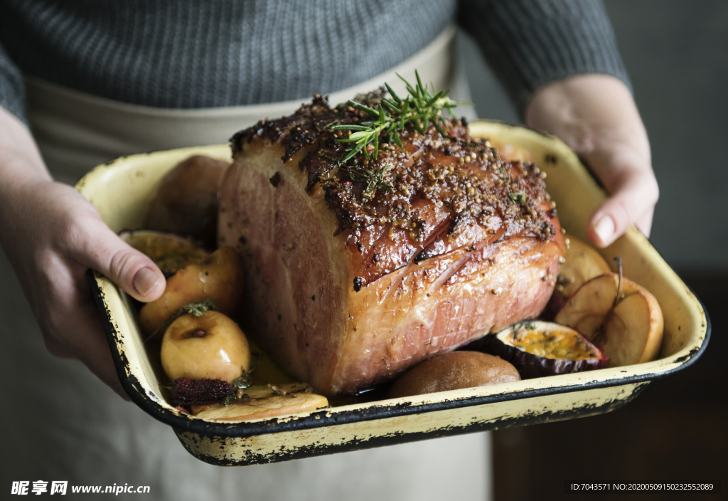 令人垂涎的烤火腿