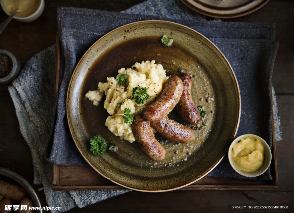 香肠和土豆泥食品摄影