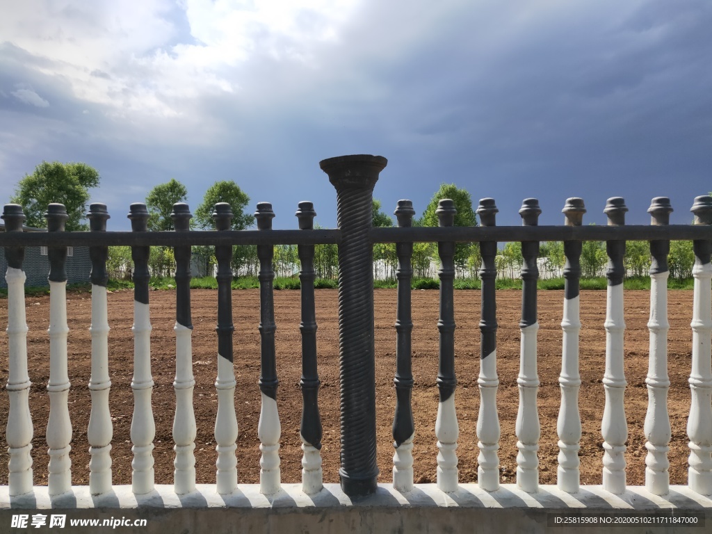 罗马柱围栏图片