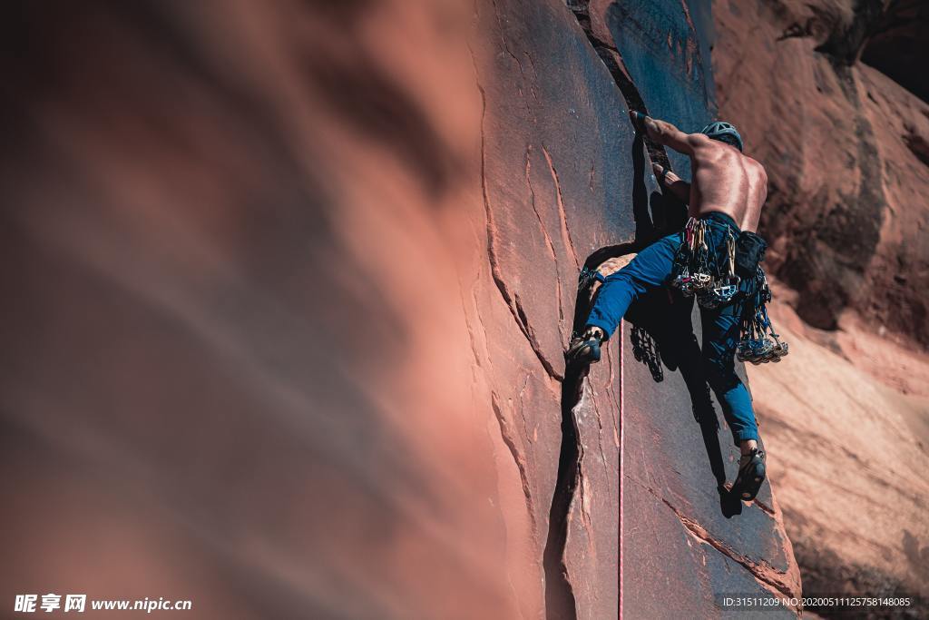 攀登男士图