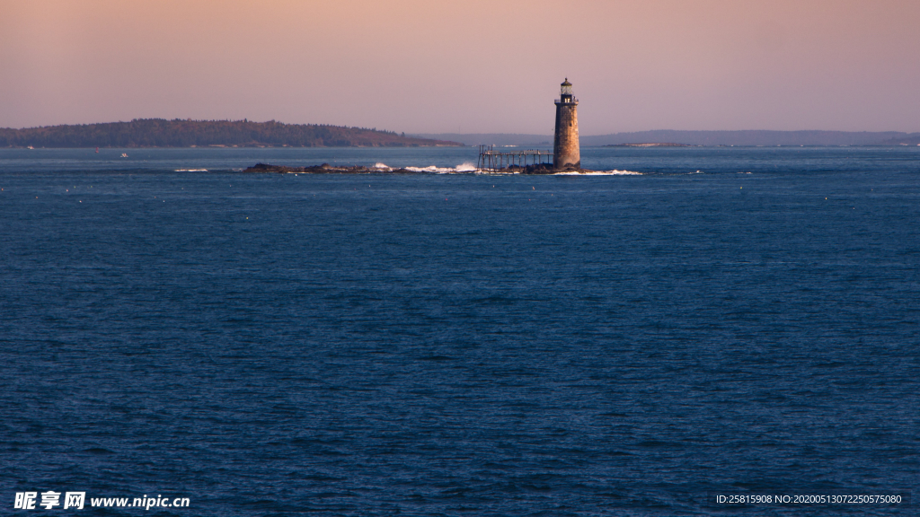 灯塔海上指示图片