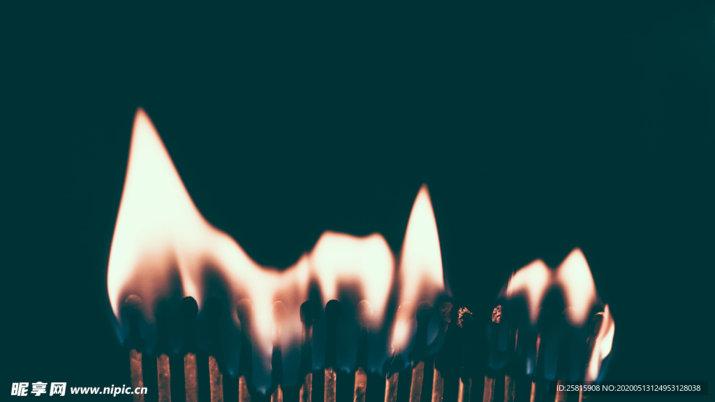 蜡烛烛光火苗图片