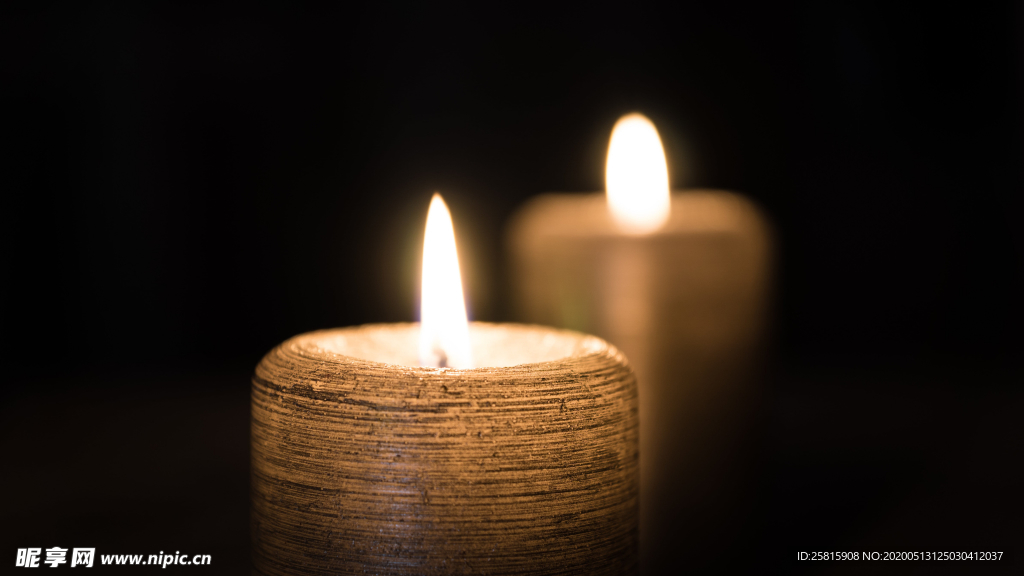 蜡烛烛光火苗图片