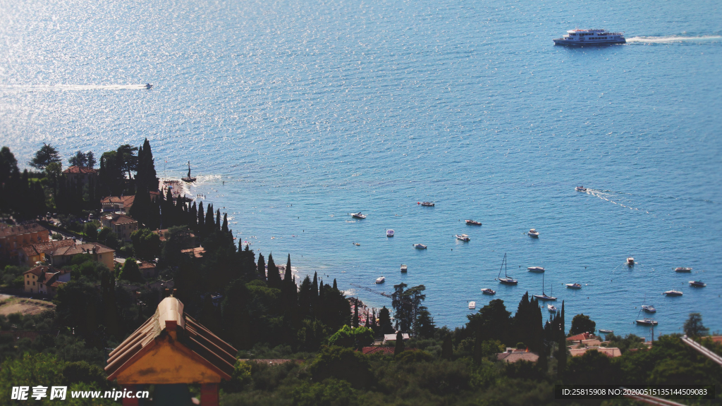 加尔达湖风景图片