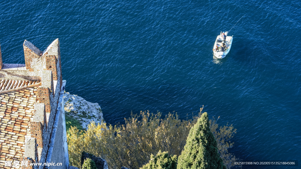 加尔达湖风景图片