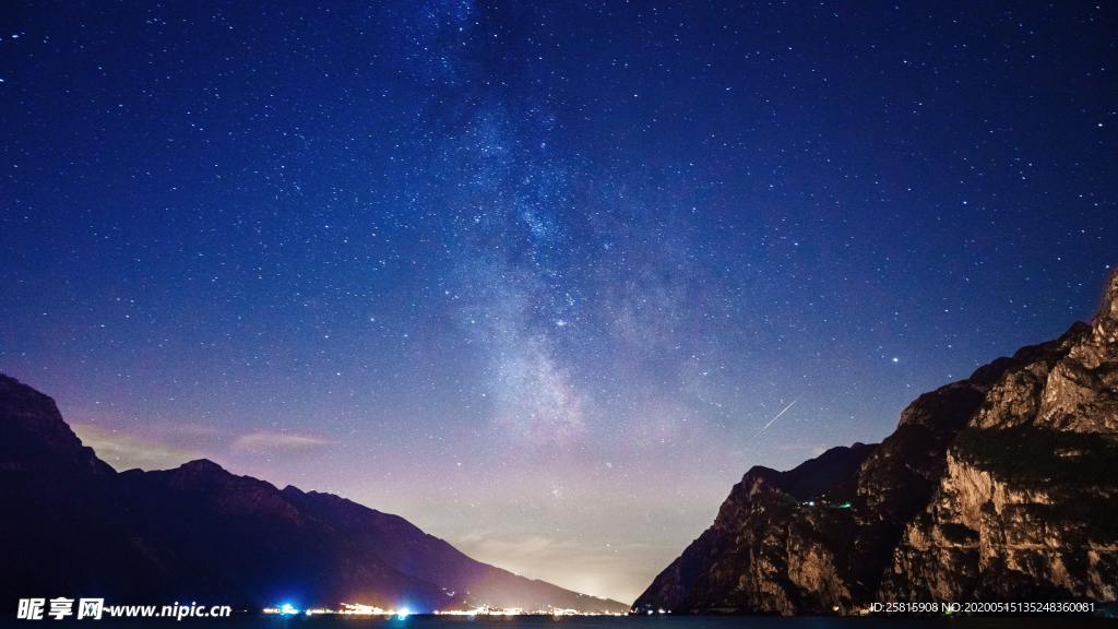 加尔达湖风景图片