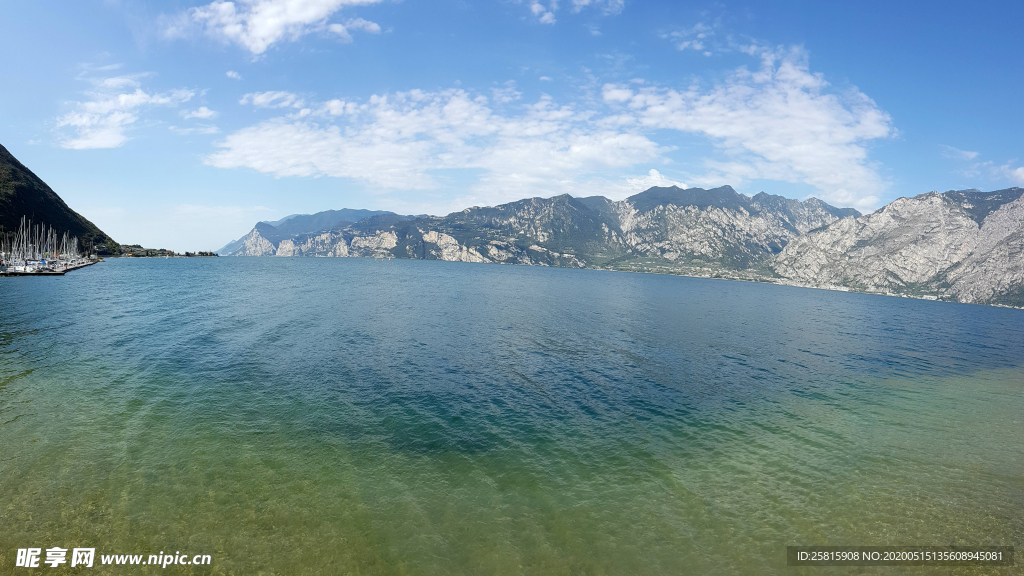 加尔达湖风景图片