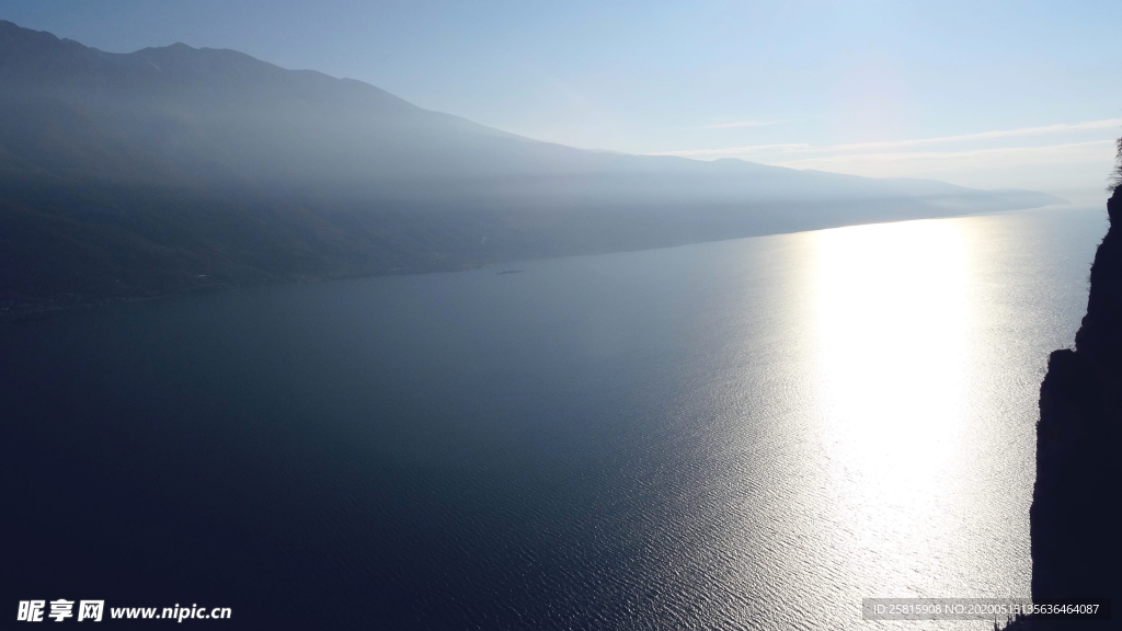 加尔达湖风景图片
