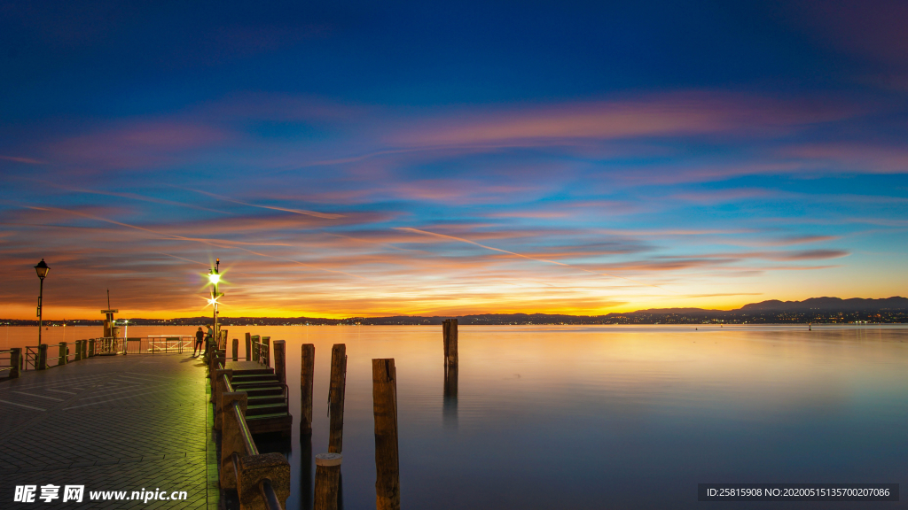 加尔达湖风景图片